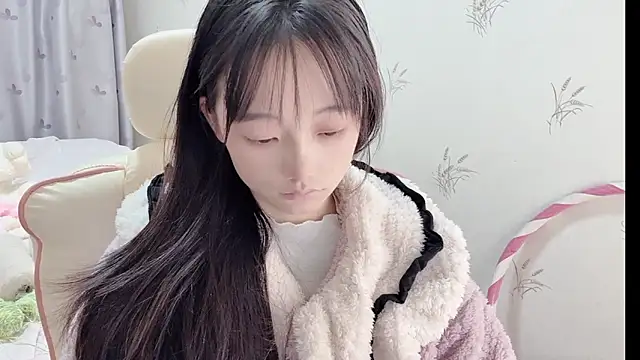 Snapshot of puppy-999 chatting on 13, 11, 2025 puppy-999 online show from 13, 11, 2025