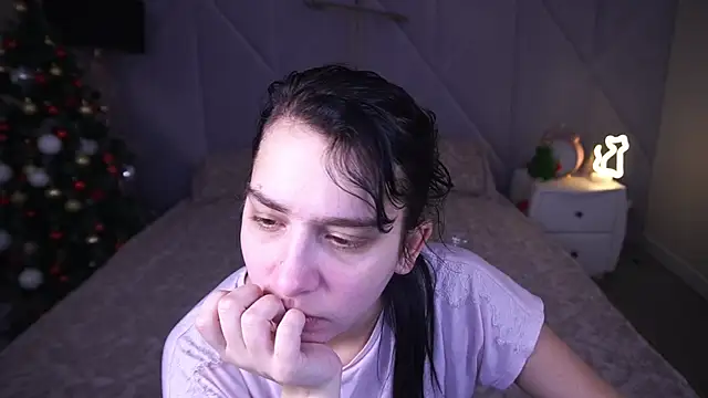 Snapshot of LiviaShy chatting on 18, 12, 2025 LiviaShy online show from 18, 12, 2025