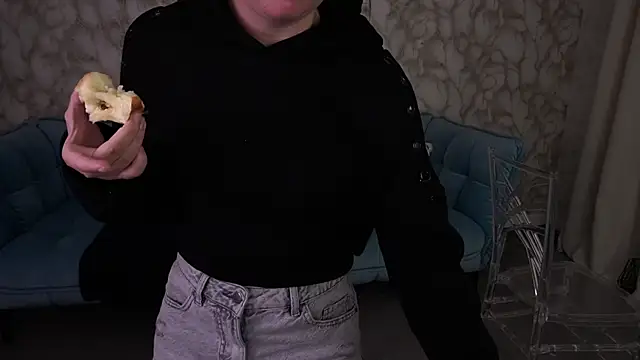 LiviaShy online show from 28, 4, 2026