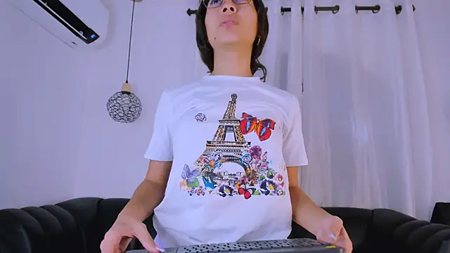 Akira Hime online show from 10, 10, 2025