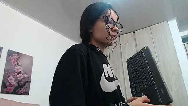 pinky f00x online show from 4, 2, 2026