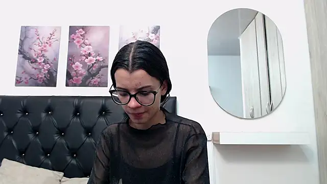 Snapshot of pinky_f00x chatting on 23, 4, 2026 pinky f00x online show from 23, 4, 2026