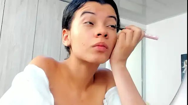 Snapshot of pinky_f00x chatting on 27, 5, 2026 pinky f00x online show from 27, 5, 2026