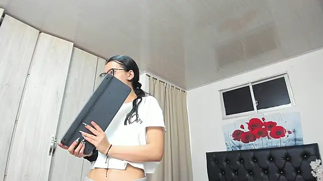 pinky f00x online show from 24, 6, 2026