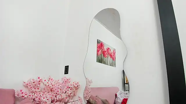 Snapshot of pinky_f00x chatting on 4, 6, 2026 pinky f00x online show from 4, 6, 2026