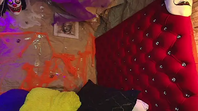 Victoria Thompson1 online show from 5, 11, 2025