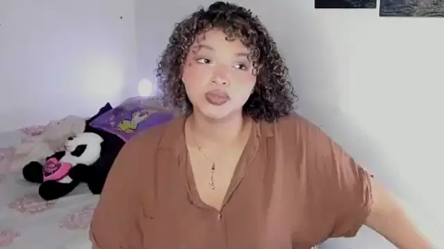 chloe kisses online show from 31, 3, 2026