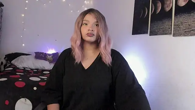chloe kisses online show from 11, 5, 2026