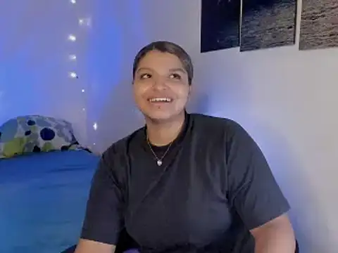 chloe kisses online show from 27, 4, 2026