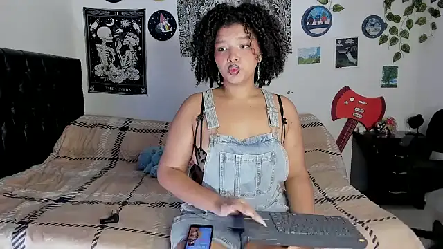Snapshot of chloe_kisses chatting on 14, 9, 2025 chloe kisses online show from 14, 9, 2025