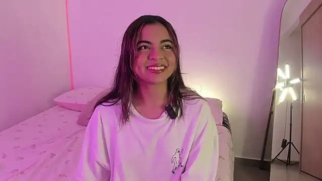 Snapshot of valy_shyness chatting on 12, 10, 2025 valy shyness online show from 12, 10, 2025