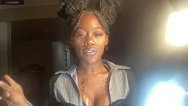 Snapshot of maskedgirl5005 chatting on 28, 9, 2025 maskedgirl5005 online show from 28, 9, 2025