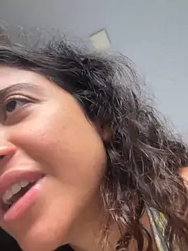 Snapshot of deusaludovica chatting on 17, 5, 2026 deusaludovica online show from 17, 5, 2026