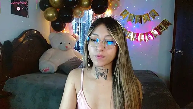 Snapshot of Hoolly_Jones chatting on 26, 11, 2025 Hoolly Jones online show from 26, 11, 2025