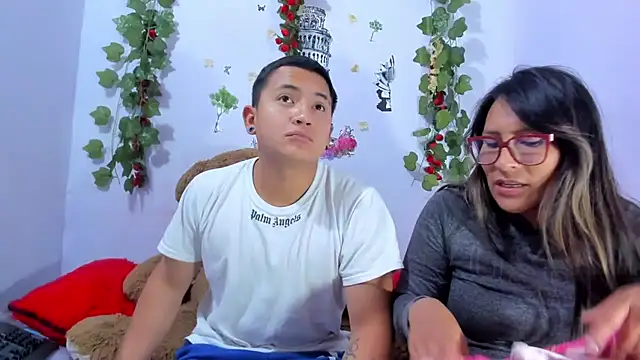 NataliaAndJulliam online show from 4, 2, 2026