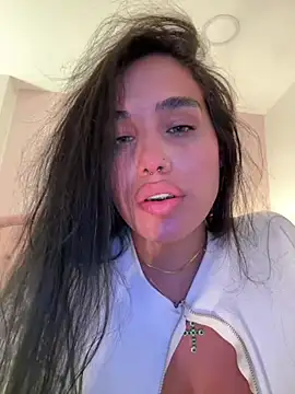 Bella  Wood online show from 30, 6, 2026