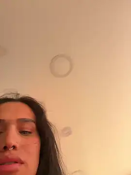 Bella  Wood online show from 31, 3, 2026