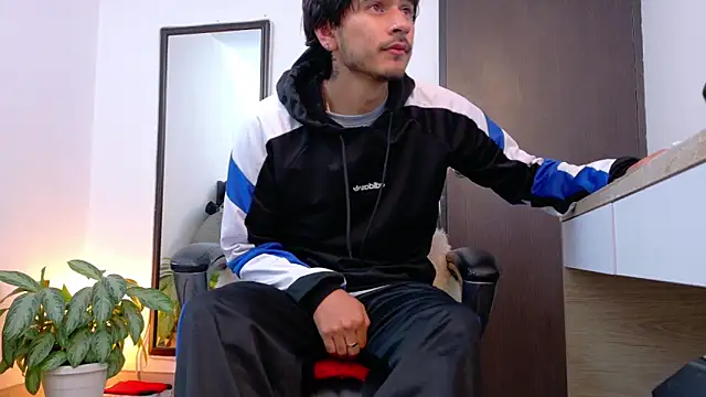 Snapshot of Elian_savoy chatting on 3, 5, 2026 Elian savoy online show from 3, 5, 2026