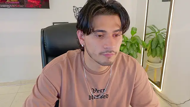 Snapshot of Elian_savoy chatting on 24, 11, 2025 Elian savoy online show from 24, 11, 2025