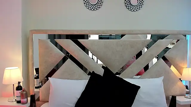 ximena vasquez8 online show from 13, 4, 2026