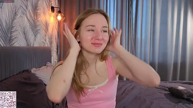 Snapshot of ElvinaRose chatting on 8, 5, 2026 ElvinaRose online show from 8, 5, 2026