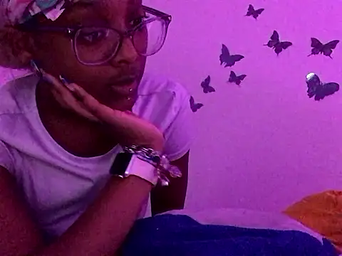 Snapshot of Moxhavix chatting on 8, 11, 2025 Moxhavix online show from 8, 11, 2025