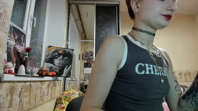 Snapshot of WatsonMi chatting on 8, 11, 2025 WatsonMi online show from 8, 11, 2025