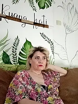 Snapshot of Catty_Lady chatting on 25, 5, 2026 Catty Lady online show from 25, 5, 2026