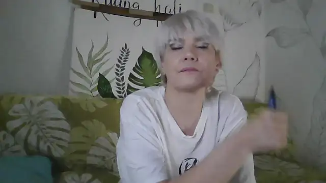 Catty Lady online show from 12, 11, 2025