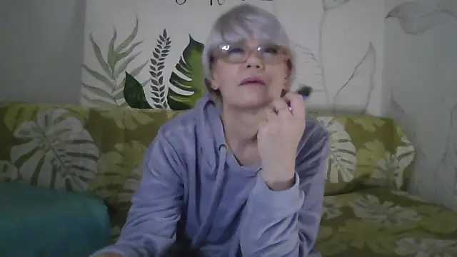 Catty Lady online show from 17, 12, 2025