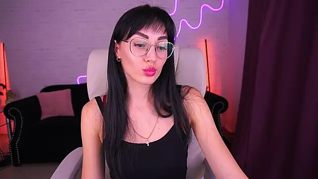 Snapshot of EviLune chatting on 4, 12, 2025 EviLune online show from 4, 12, 2025