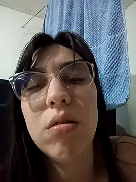 Snapshot of lareinalareinadelanal chatting on 11, 11, 2025 lareinalareinadelanal online show from 11, 11, 2025