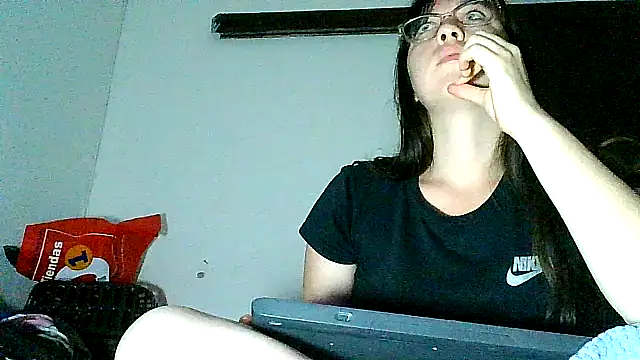 Snapshot of lareinalareinadelanal chatting on 23, 10, 2025 lareinalareinadelanal online show from 23, 10, 2025