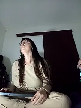 Snapshot of lareinalareinadelanal chatting on 27, 10, 2025 lareinalareinadelanal online show from 27, 10, 2025