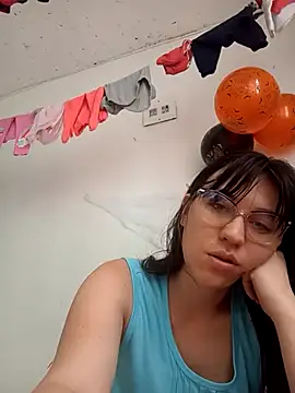 Snapshot of lareinalareinadelanal chatting on 26, 10, 2025 lareinalareinadelanal online show from 26, 10, 2025