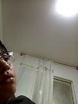 Snapshot of lareinalareinadelanal chatting on 8, 11, 2025 lareinalareinadelanal online show from 8, 11, 2025