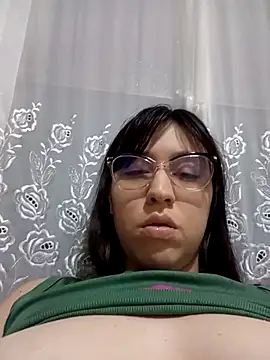 Snapshot of lareinalareinadelanal chatting on 3, 11, 2025 lareinalareinadelanal online show from 3, 11, 2025