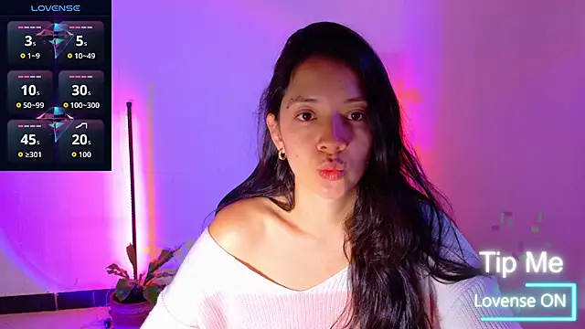 Snapshot of Sarasavage chatting on 19, 5, 2026 Sarasavage online show from 19, 5, 2026