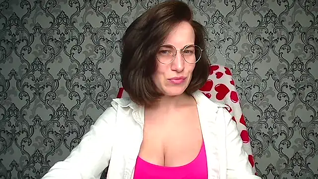 Kelly Kisss online show from 5, 4, 2026