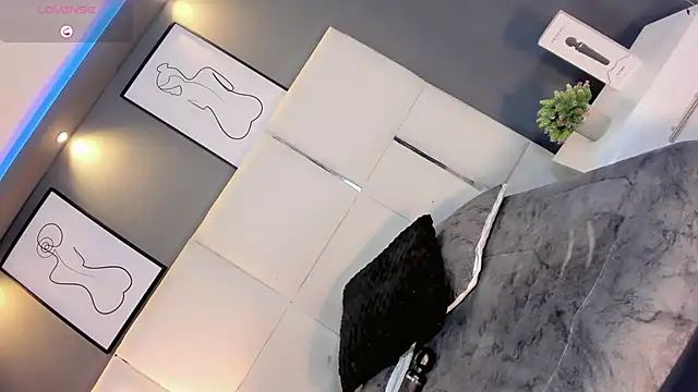 LiaFernandaa online show from 24, 11, 2025