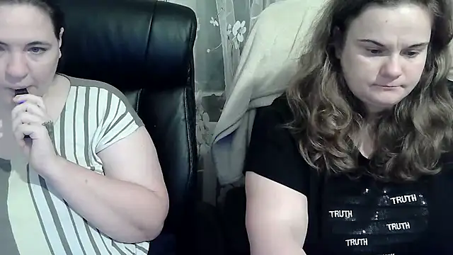 HollyXEva online show from 3, 10, 2025