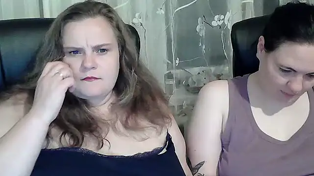 HollyXEva online show from 9, 9, 2025