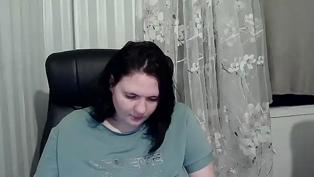 HollyXEva online show from 1, 10, 2025