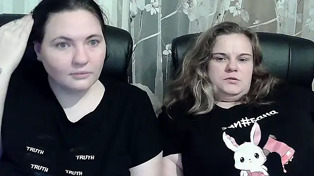 HollyXEva online show from 4, 10, 2025