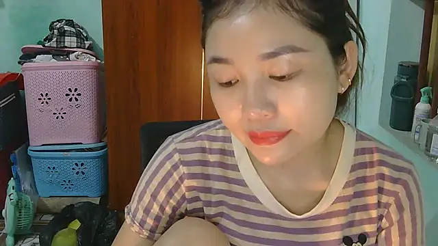 Snapshot of Uhem112 chatting on 2, 10, 2025 Uhem112 online show from 2, 10, 2025