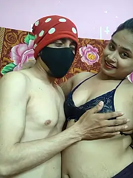 Seducing couple online show from 28, 2, 2026