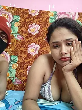 Seducing couple online show from 14, 4, 2026