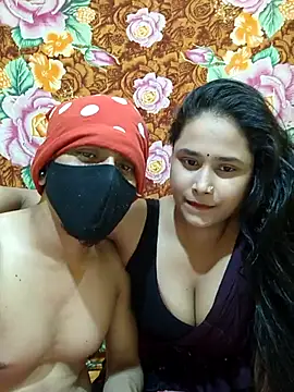 Seducing couple online show from 25, 2, 2026