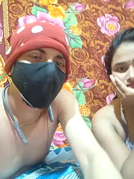 Seducing couple online show from 12, 4, 2026