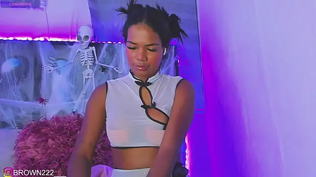Snapshot of _naomibrown_ chatting on 4, 10, 2025 naomibrown online show from 4, 10, 2025